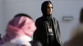 FOTO: Fashion Show Karya Putri Kerajaan Arab, Safia Hussain Putri Kerajaan Arab Saudi, Safia Hussain memamerkan abaya rancangannya di peragaan busana di Riyadh, Arab Saudi, Sabtu (23/1). Berikut gambarannya.