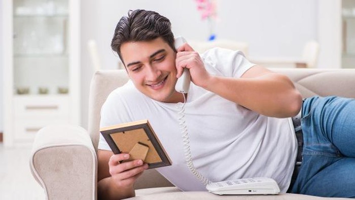 Phone Sex Saat LDR dengan Suami? Ini Dia Caranya!