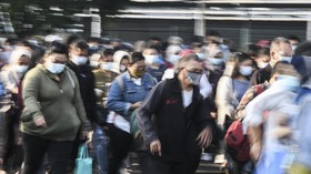 Penumpang KRL di Stasiun Bekasi Tolak Antigen: Saya Buru-buru
