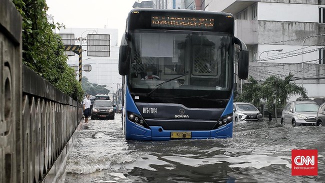 FOTO: Banjir di Kawasan Sekitar Mabes Polri
