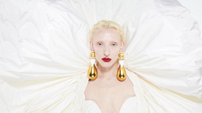 img-title Daniel Roseberry, Schiaparelli dan Couture Alternatif