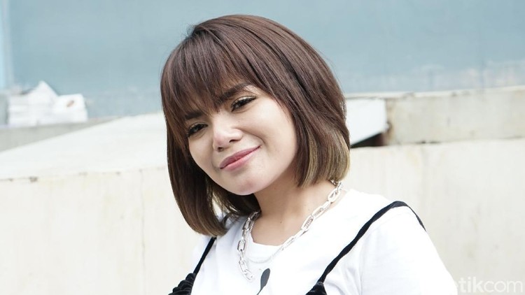DJ Dinar Candy saat ditemui dikawasan Tendean, Jakarta, Senin, (25/01/2021).