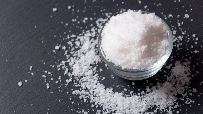 Setelah gunung berapi Nyiragongo meletus, warga Kongo memakai volcano salt. Namun pemerintah setempat mengingatkan garam itu beracun.