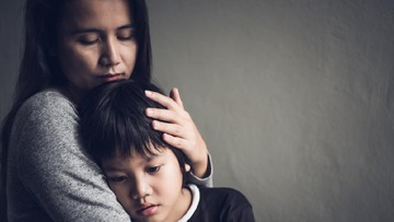 BISA BIKIN TRAUMA! INI 3 DAMPAK POLA ASUH BURUK UNTUK ANAK