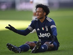 Cuadrado Nyaris Bikin Gol Bunuh Diri, Untung Ada Szczesny