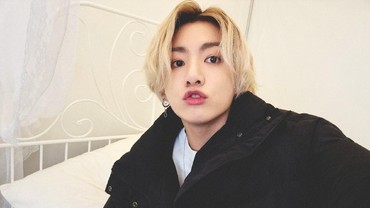 img-title Pamer Foto di Atas Ranjang, Jungkook Sukses Bikin ARMY Menggila