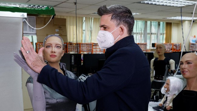 FOTO: Menengok Pabrik Robot Humanoid Mirip Manusia