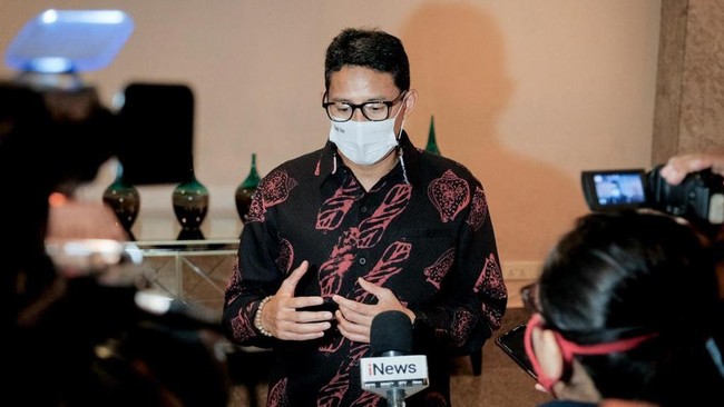 Menteri Pariwisata Sandiaga Uno mengatakan Jokowi telah meminta menterinya untuk berhati-hati dalam menjelaskan varian baru virus corona.
