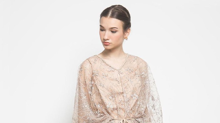 Inspirasi Kebaya Modern Ini Bisa Kamu Contek Untuk Outfit Kondangan!