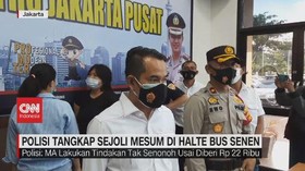 VIDEO: Polisi Tangkap Sejoli Mesum di Halte Bus Senen