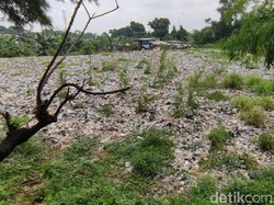 Belum Ada yang Mulai Angkut Sampah Seluas Lapangan Bola di Bekasi