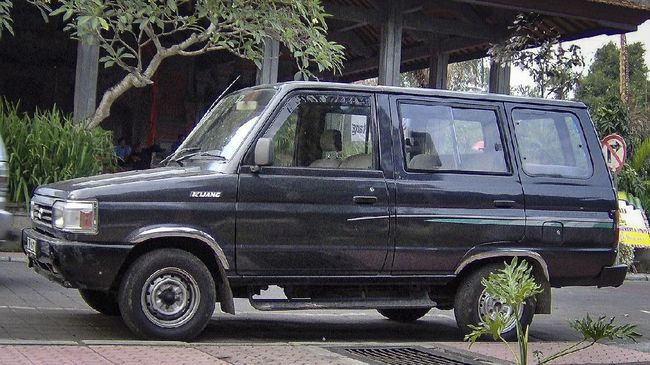 Kijang Tua Diincar Pencuri, Pahami Cara Amankan Mobil Lawas Suku cadang mobil lawas dilucuti dan dipasarkan di pasar gelap kepada pengguna Toyota Kijang lawas yang membutuhkan.