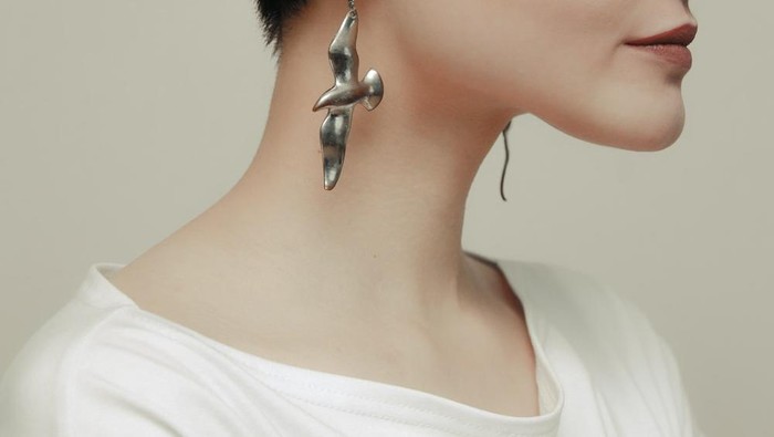 Percantik Penampilan dengan Aksesori yang Sedang Tren Berikut Ini