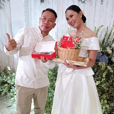 5 Foto Haru Acara Lamaran Vicky Prasetyo dan Kalina Oktarani