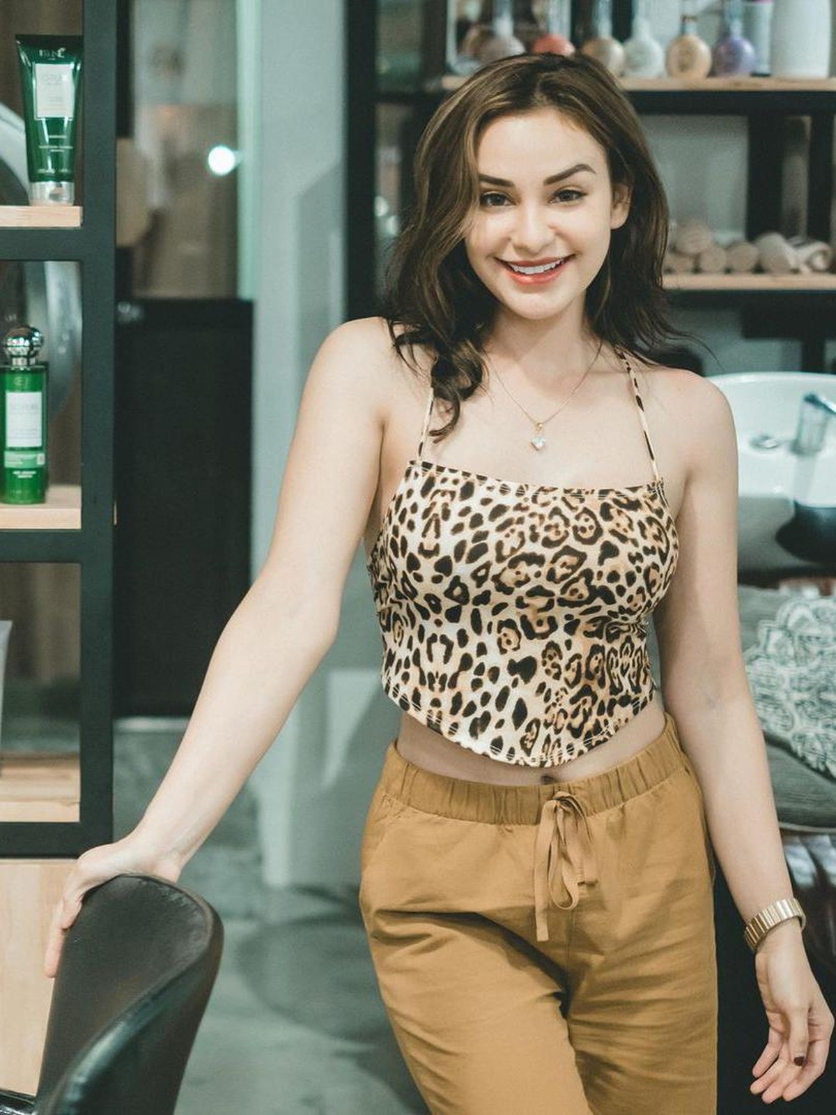 6 Gaya Seksi Nora Alexandra yang Dituding Khianati Jerinx