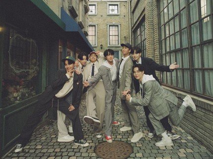 5 Bukti Member BTS Anak Berbakti & Sayang Orang Tua, So Sweet Bun!
