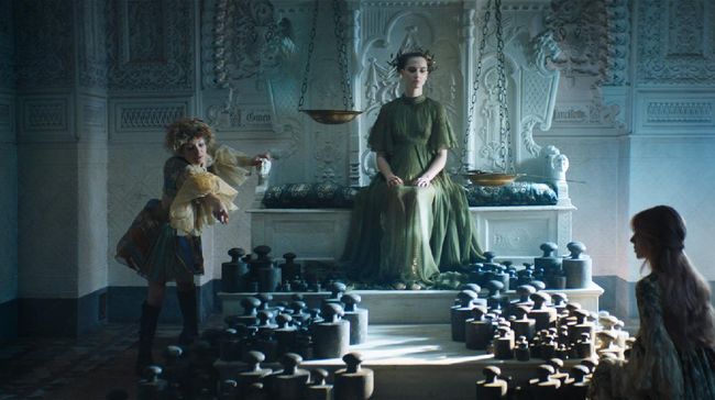 Dalam Paris Couture Week kali ini, Dior menghadirkan koleksi yang terinspirasi dari kartu tarot. Koleksi disajikan melalui dongeng magis dalam bentuk film.