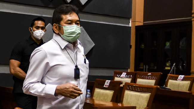 Rencana merevisi UU ITE dinilai percuma jika tidak ada tindakan nyata pemerintah dalam membebaskan semua tersangka yang dijerat dengan pasal karet UU itu.