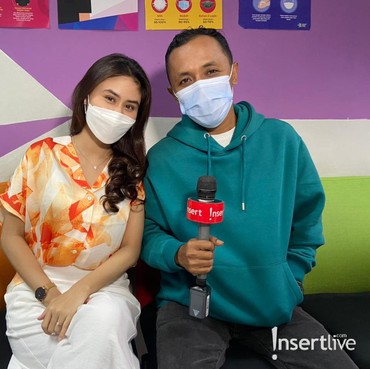 Menikah Terpaut Usia 12 Tahun, Istri Sebut Furry Setya Suami Manja