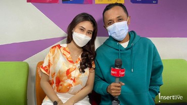 img-title Menikah Terpaut Usia 12 Tahun, Istri Sebut Furry Setya Suami Manja