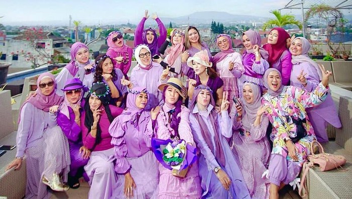 Geng arisan emak-emak viral di TikTok.