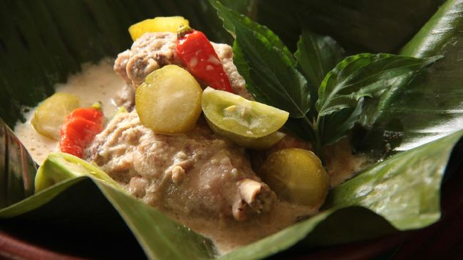 Ayam merupakan bahan protein populer untuk dikonsumsi, sejumlah resep ayam yang enak selain digoreng bisa dipelajari.