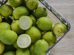 9 Manfaat Jeruk Nipis untuk Kesehatan Tubuh dan Kulit