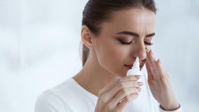 Mengenal Manfaat Cuci Hidung saat Positif Covid-19