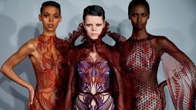 Iris van Herpen, Jamur, dan Bangkitnya Kehidupan Baru