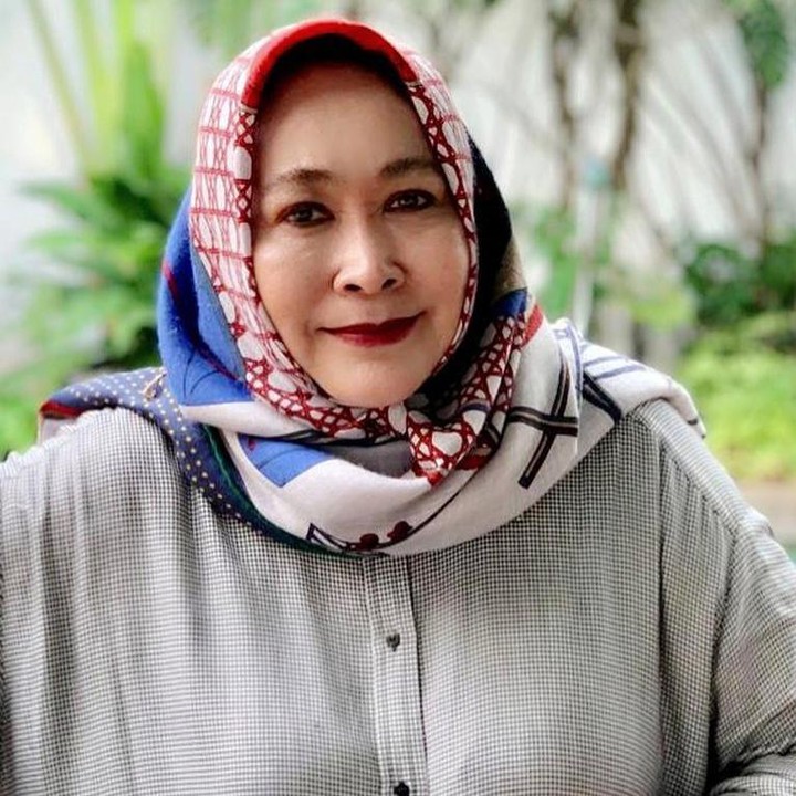 <p>Jenny Rachman merupakan artis senior Tanah Air, Bunda. Ia memulai karier di dunia hiburan saat berusia 14 tahun, Bunda. Saat itu ia debut dalam film <em>Ita Si Pungut</em> pada 1973. (Foto: Instagram: @jennyrahman18)</p>