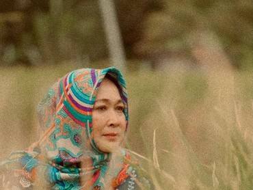 img-title Main Film 10 Tahun Sekali, Jenny Rachman Sebut Bayaran Aktingnya Mahal