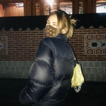 Gegara Pakai Masker Rp4 Juta, Jeon Somi Jadi Sorotan Media Korea