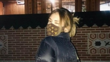 img-title Gegara Pakai Masker Rp4 Juta, Jeon Somi Jadi Sorotan Media Korea