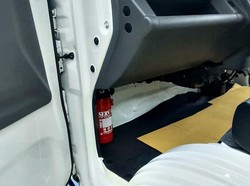 Mobil Suzuki Kini Dilengkapi APAR, di Mana Letaknya?
