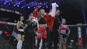 Kisah Acungan Tinju Para Petarung Perempuan MMA Indonesia