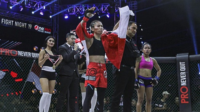 Kisah pahit-getir di atas ring MMA dialami sejumlah perempuan Indonesia. Bukan hanya memikirkan pertarungan, mereka juga bergelut melawan sejumlah stigma.