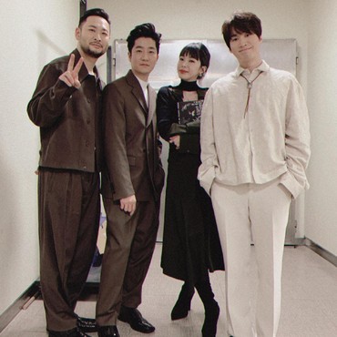 Lirik Lagu Based On A True Story - Epik High feat. Heize