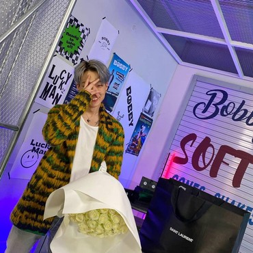 Lirik lagu U Mad - Bobby