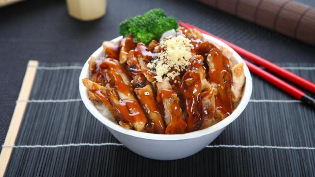 Cukup dengan menukarkan poin Allo Prime, kamu bisa dapat seporsi Chicken Teriyaki Don gratis dari Gyu Katsu Nikaido.