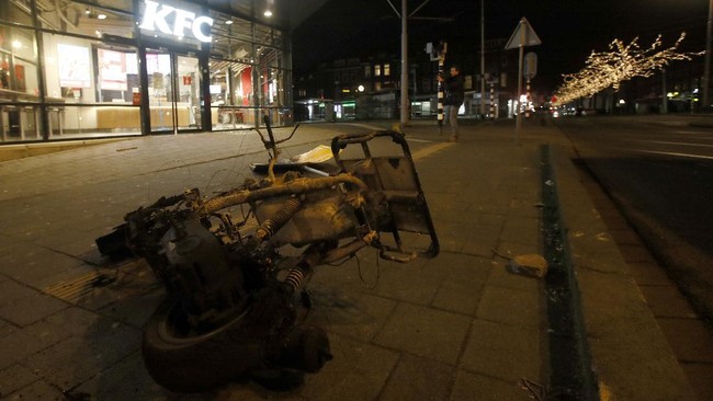 FOTO: Demo Membara Tolak Jam Malam di Belanda