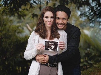 7 Potret Istri Bule Randy Pangalila Hamil Anak Pertama, Semakin Cantik