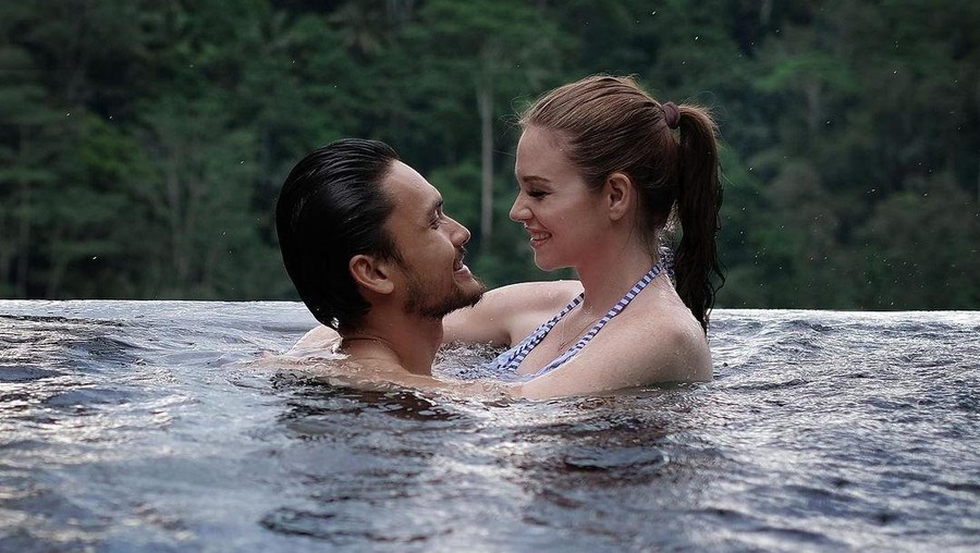 Randy Pangalila Keduanya juga terlihat semakin mesra. (Foto: Instagram @randpunk)