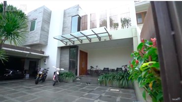 img-title Inge Pilih Ngekos, 7 Potret Ari Wibowo Tetap Tinggal di Rumah Mewah Usai Cerai