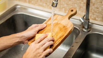 Tips Merawat Peralatan Dapur dari Kayu Agar Tidak Berjamur