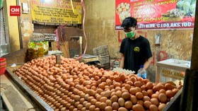 VIDEO: Harga Telur Ayam Di Pasar Kramat Jati Turun