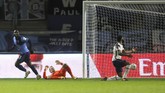 FOTO: Tottenham Mengamuk di Ujung Laga Piala FA Tottenham Hotspur mengamuk di pengujung laga dan sukses mengalahkan Wycombe Wanderers dengan skor 4-1 di Piala FA.