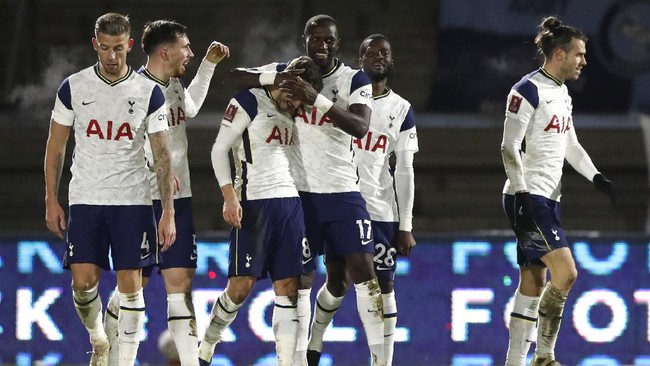 FOTO: Tottenham Mengamuk di Ujung Laga Piala FA