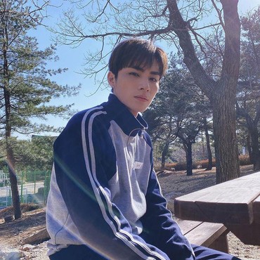 Xiaojun WayV Bagi-bagi Angpau untuk Fans, Jumlahnya Bikin Kaget