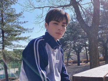 img-title Xiaojun WayV Bagi-bagi Angpau untuk Fans, Jumlahnya Bikin Kaget