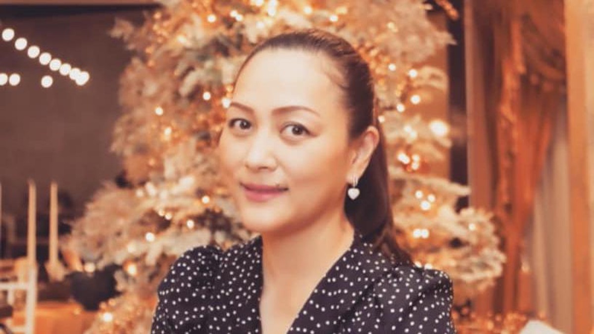 6 Foto Michaela Paruntu&comma; Istri Sah James Arthur Kojongian